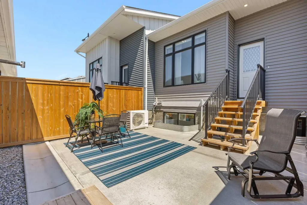 54 Iris Crescent Okotoks AB T1S 5V6