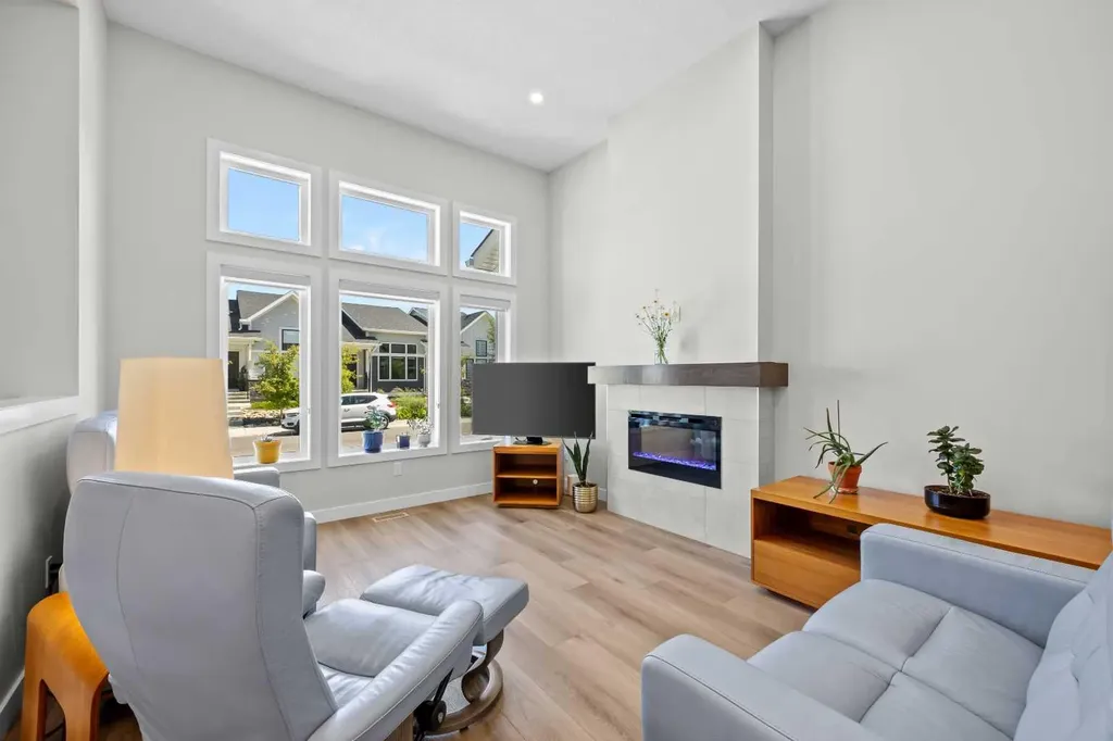 54 Iris Crescent Okotoks AB T1S 5V6