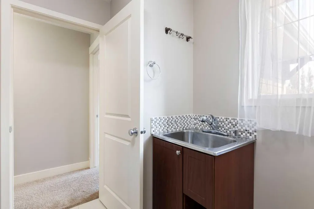16 Auburn Sound Crescent SE Calgary AB T3M 0E2