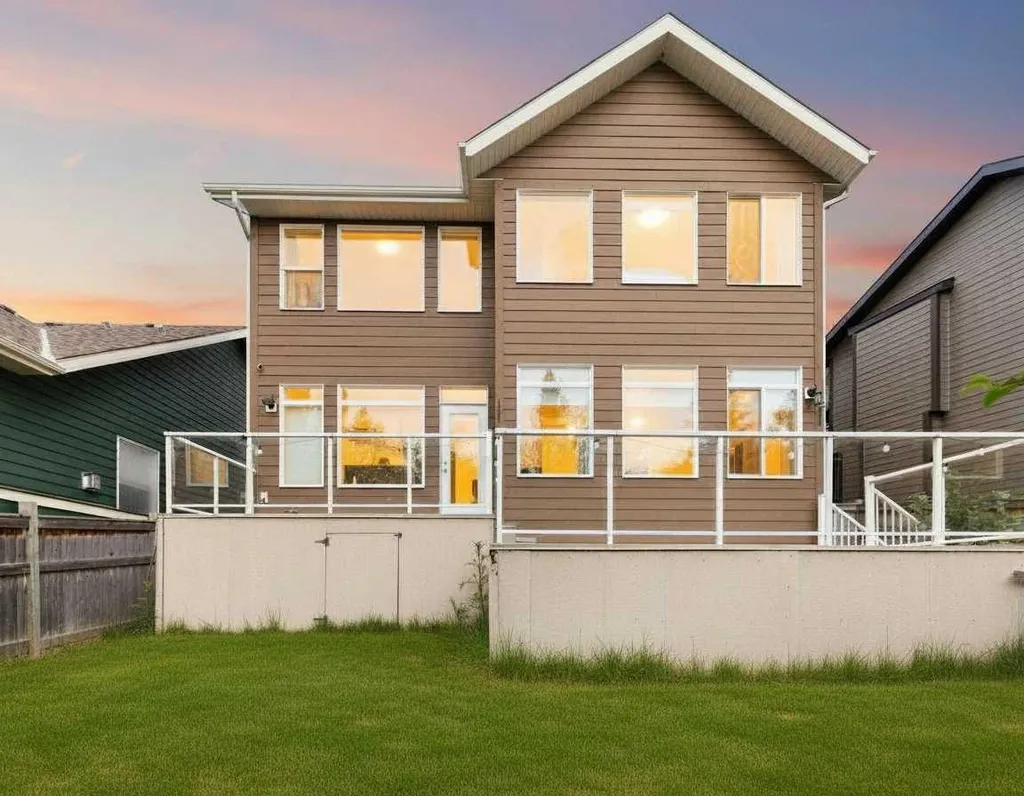 16 Auburn Sound Crescent SE Calgary AB T3M 0E2