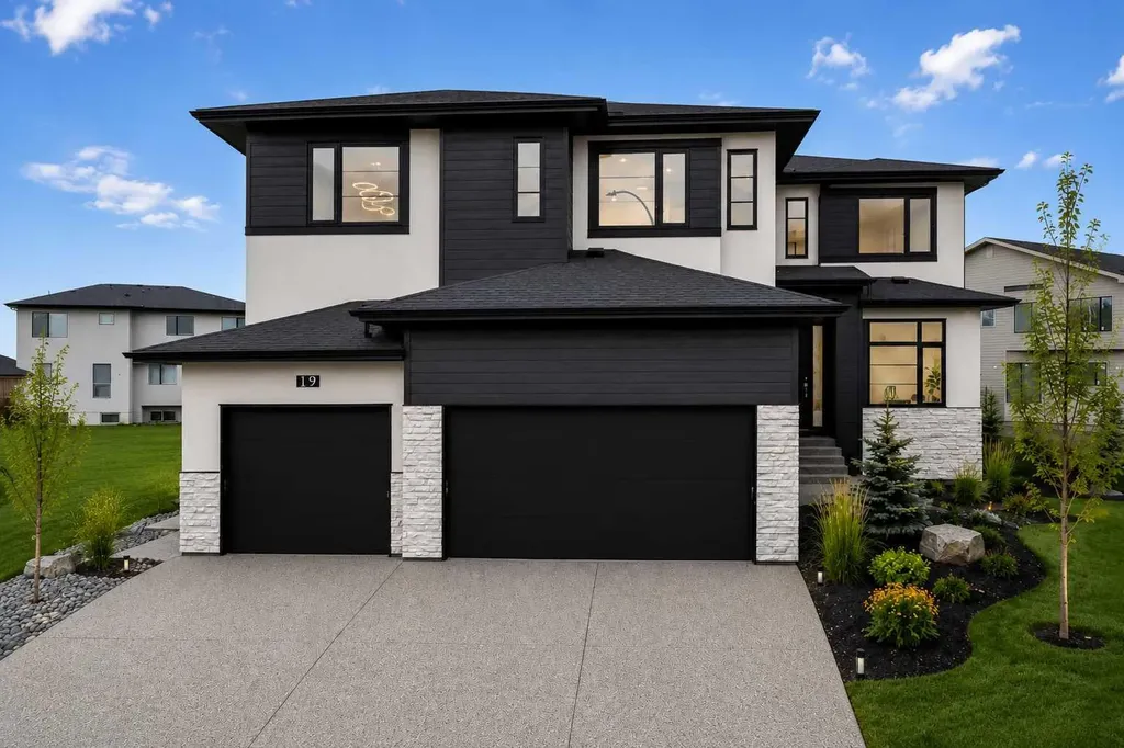 19 Rockcliff Court NW Calgary AB T3G 0G6