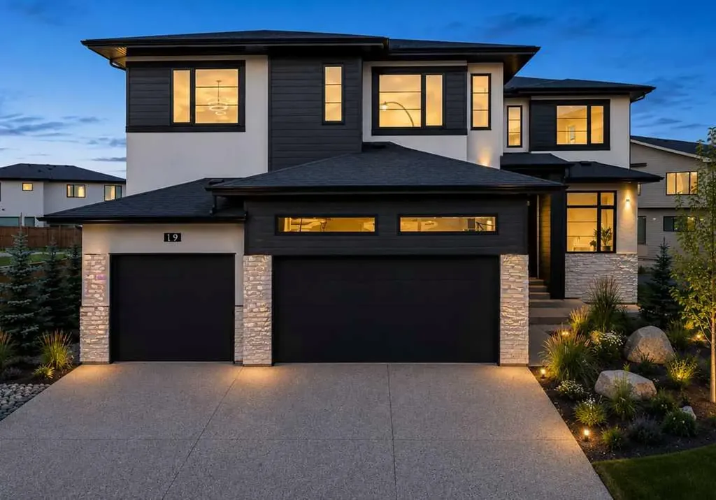 19 Rockcliff Court NW Calgary AB T3G 0G6
