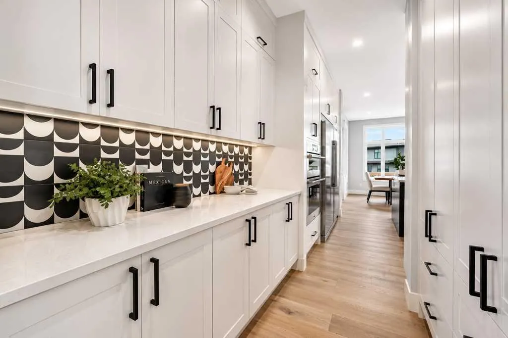 19 Rockcliff Court NW Calgary AB T3G 0G6