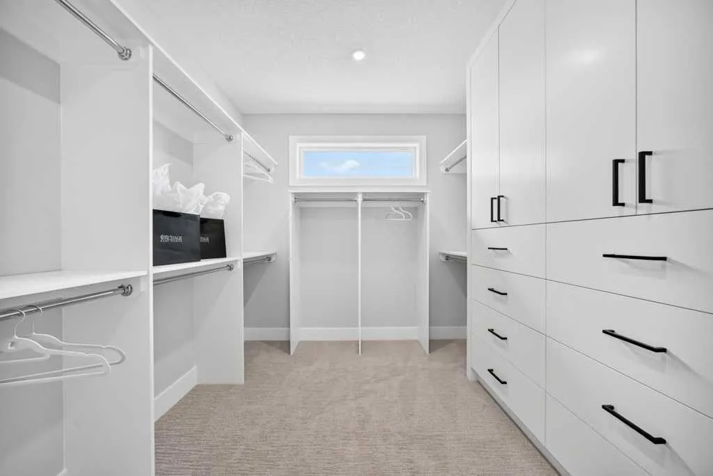 19 Rockcliff Court NW Calgary AB T3G 0G6