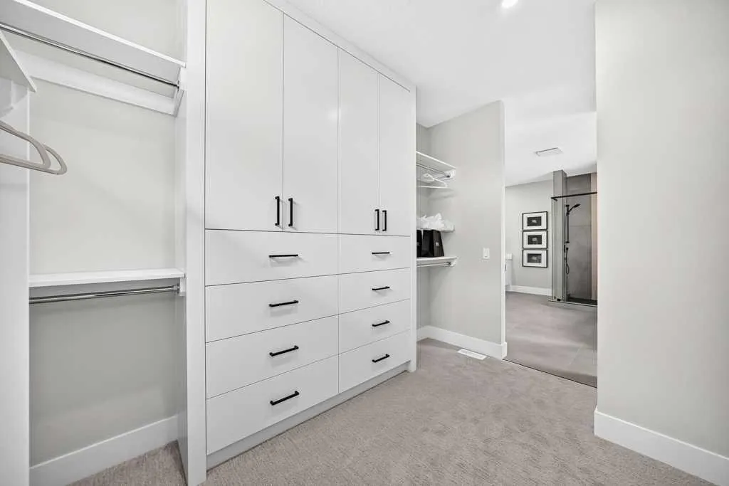 19 Rockcliff Court NW Calgary AB T3G 0G6