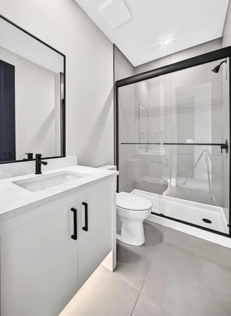 19 Rockcliff Court NW Calgary AB T3G 0G6