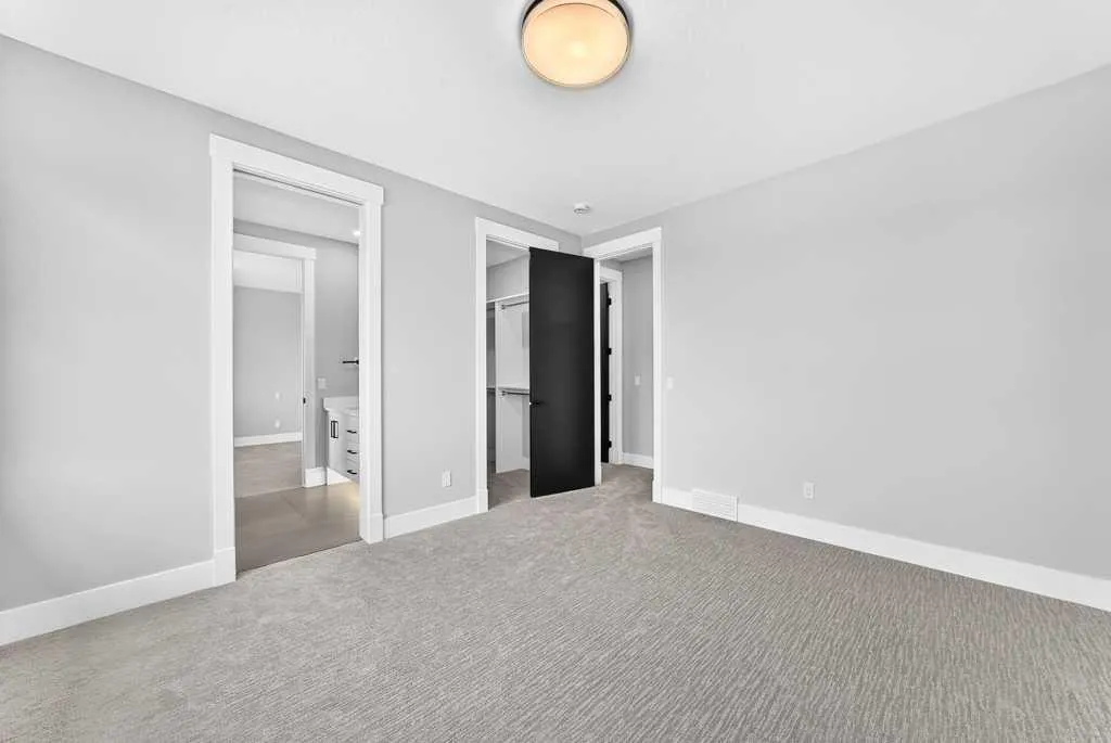 19 Rockcliff Court NW Calgary AB T3G 0G6