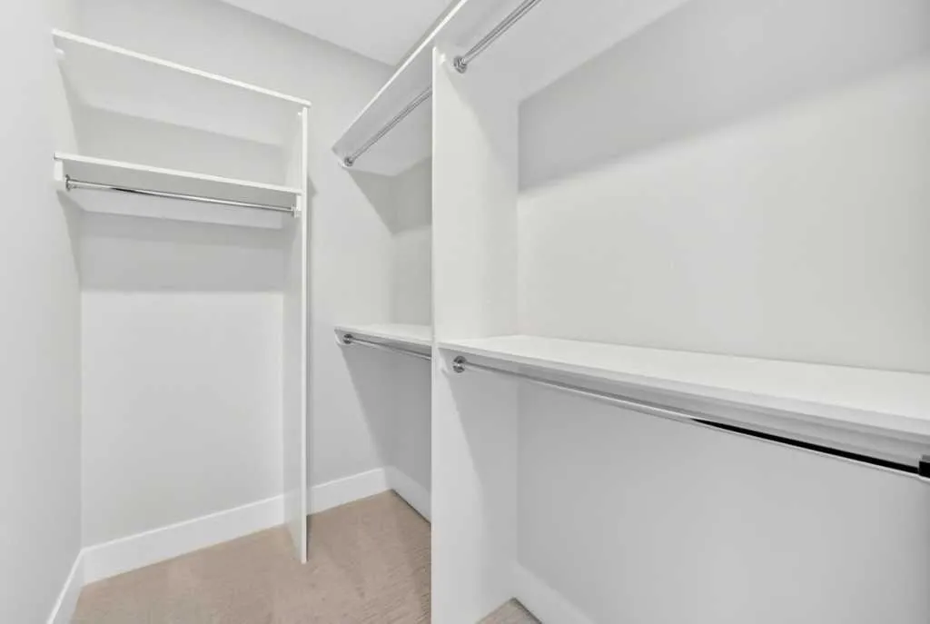 19 Rockcliff Court NW Calgary AB T3G 0G6