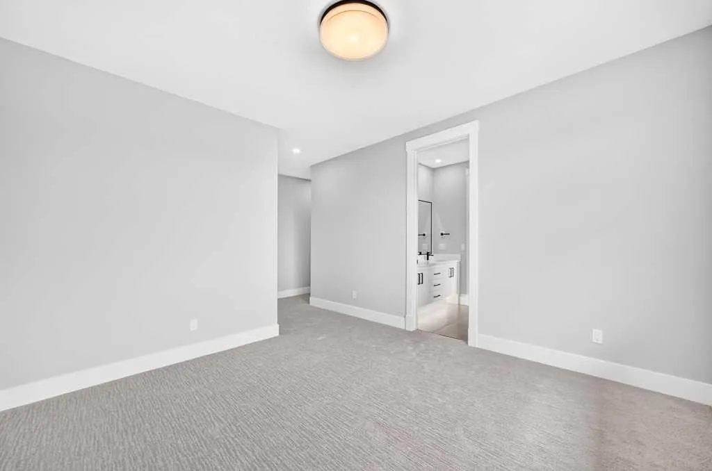 19 Rockcliff Court NW Calgary AB T3G 0G6