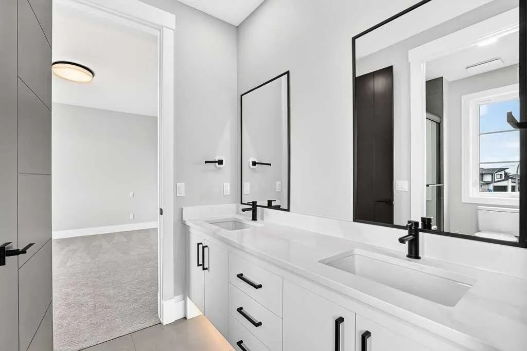 19 Rockcliff Court NW Calgary AB T3G 0G6