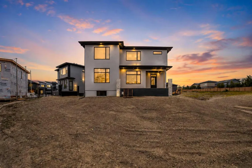 19 Rockcliff Court NW Calgary AB T3G 0G6