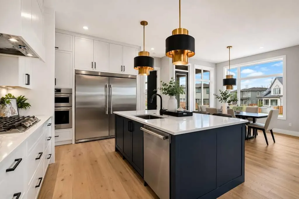 19 Rockcliff Court NW Calgary AB T3G 0G6