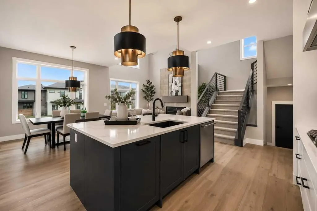 19 Rockcliff Court NW Calgary AB T3G 0G6