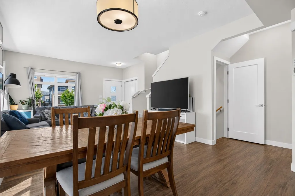 97 Sage Bluff Gate NW Calgary AB T3R 1T5