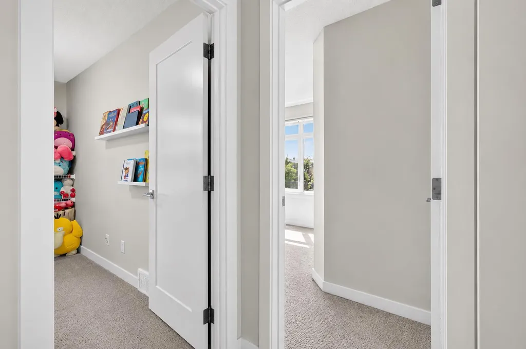 97 Sage Bluff Gate NW Calgary AB T3R 1T5