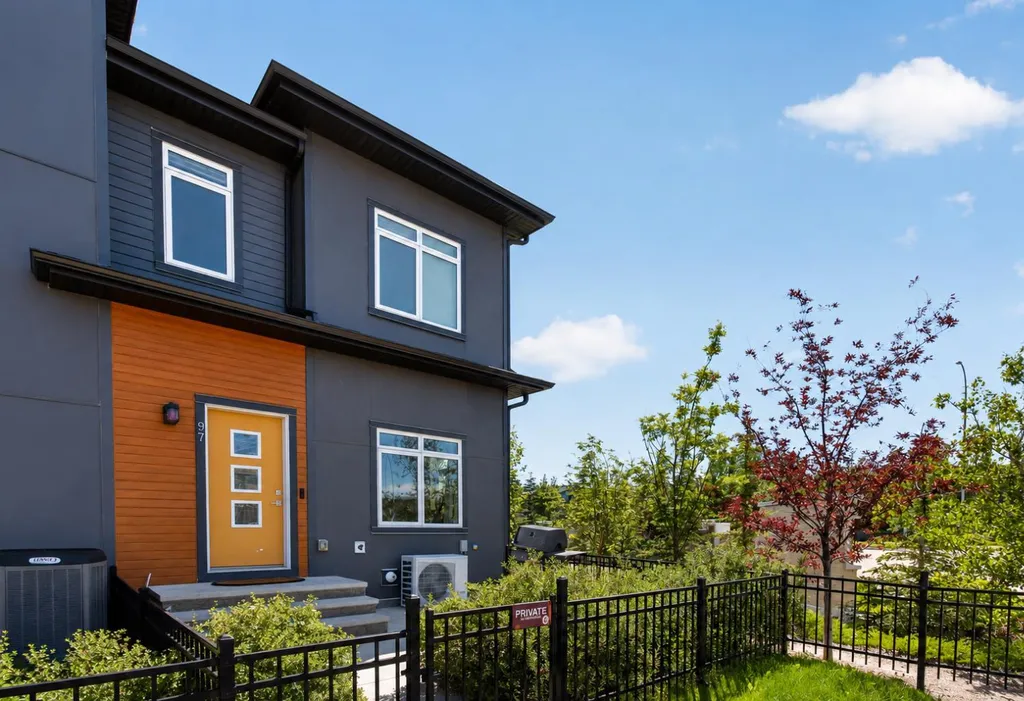 97 Sage Bluff Gate NW Calgary AB T3R 1T5