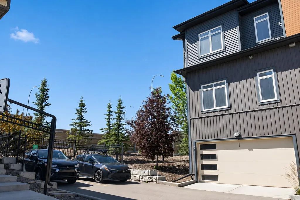97 Sage Bluff Gate NW Calgary AB T3R 1T5