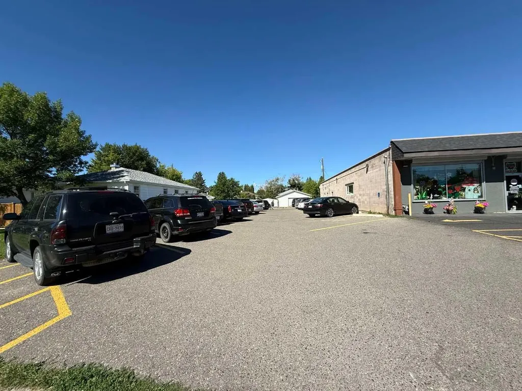 1014, 1020, 1022, 1024 20 Street S Lethbridge AB T1K 3W2