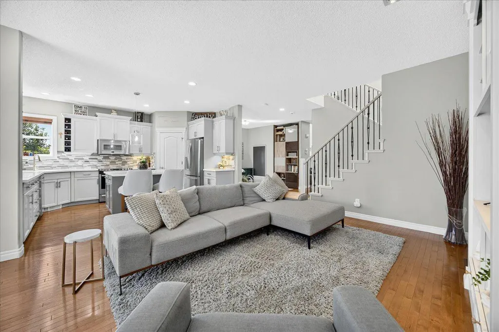 13 Covepark Bay NE Calgary AB T3K 6K8