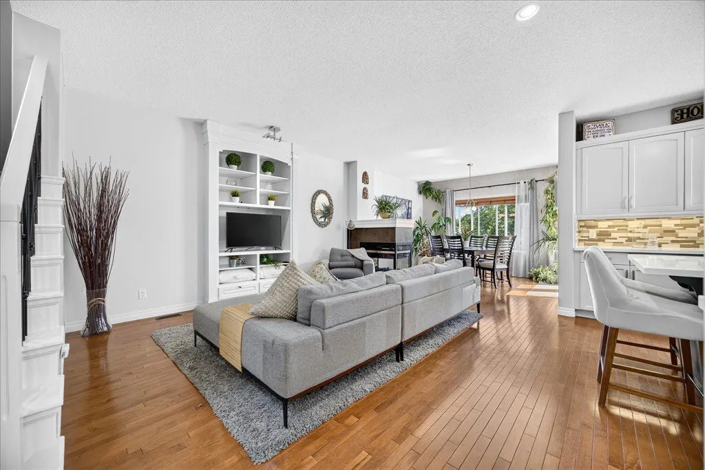 13 Covepark Bay NE Calgary AB T3K 6K8