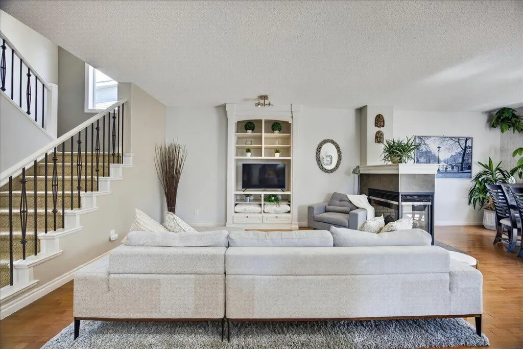 13 Covepark Bay NE Calgary AB T3K 6K8