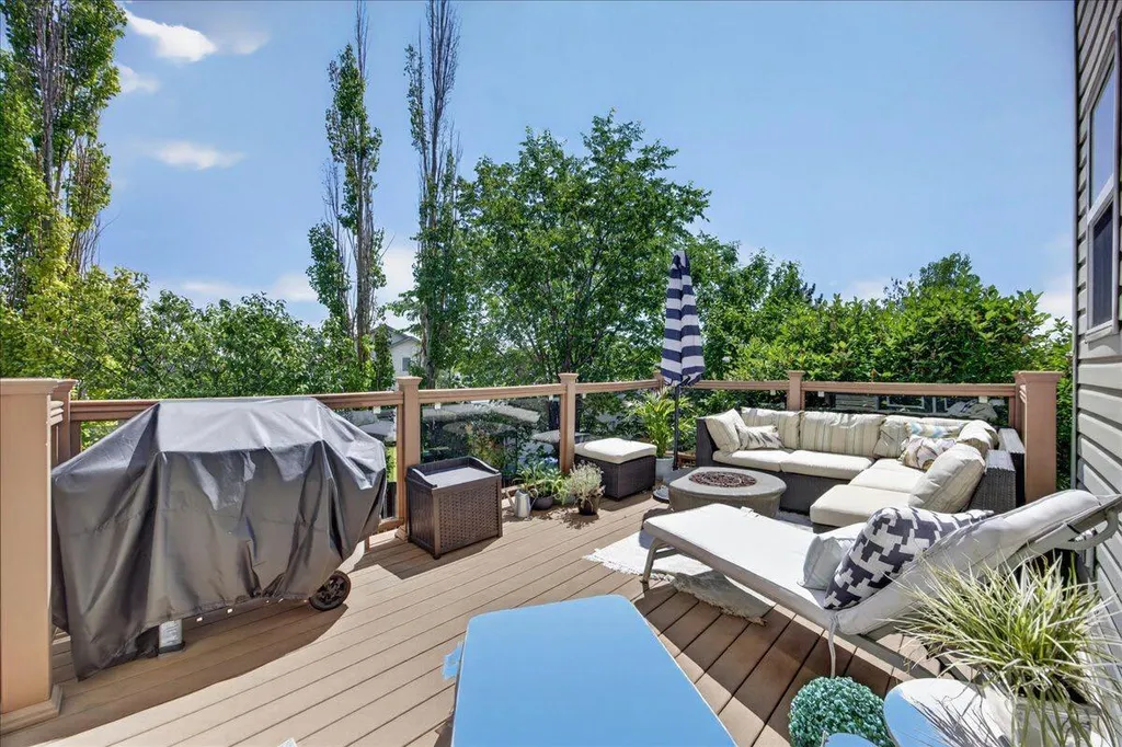 13 Covepark Bay NE Calgary AB T3K 6K8