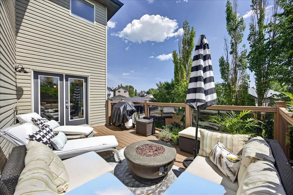 13 Covepark Bay NE Calgary AB T3K 6K8