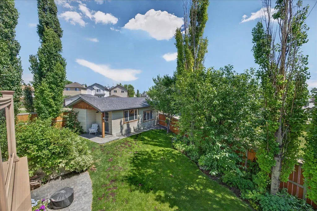 13 Covepark Bay NE Calgary AB T3K 6K8