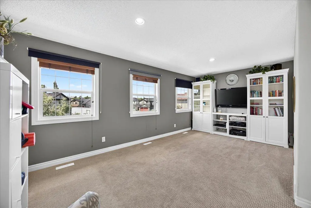 13 Covepark Bay NE Calgary AB T3K 6K8