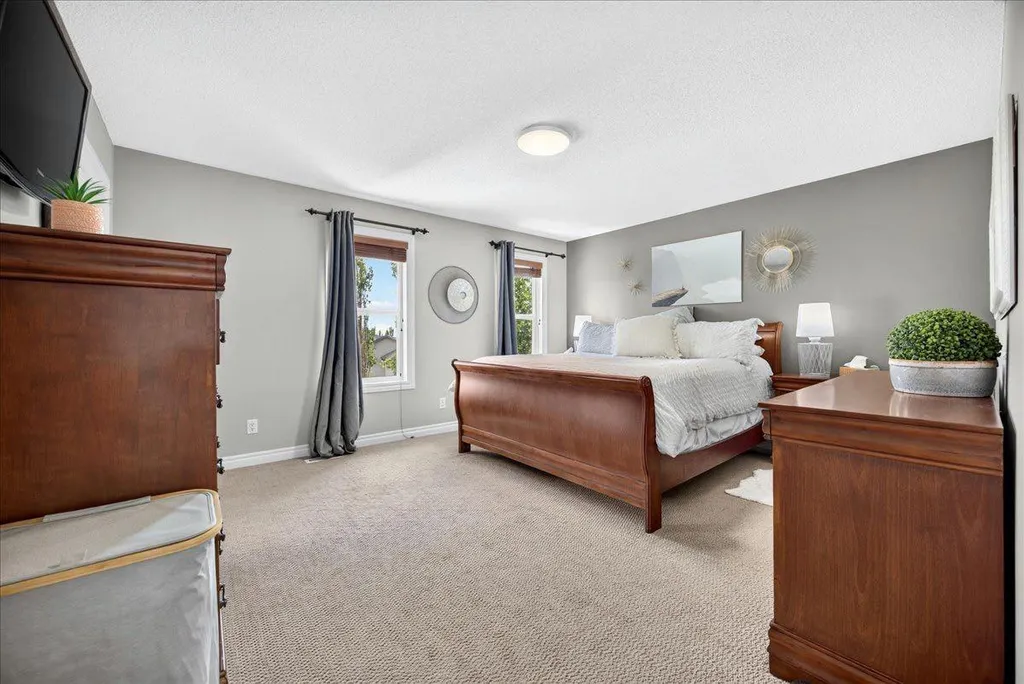 13 Covepark Bay NE Calgary AB T3K 6K8