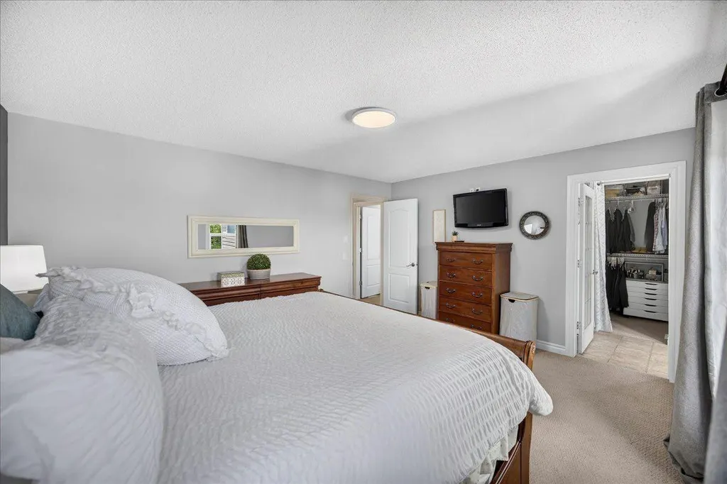 13 Covepark Bay NE Calgary AB T3K 6K8