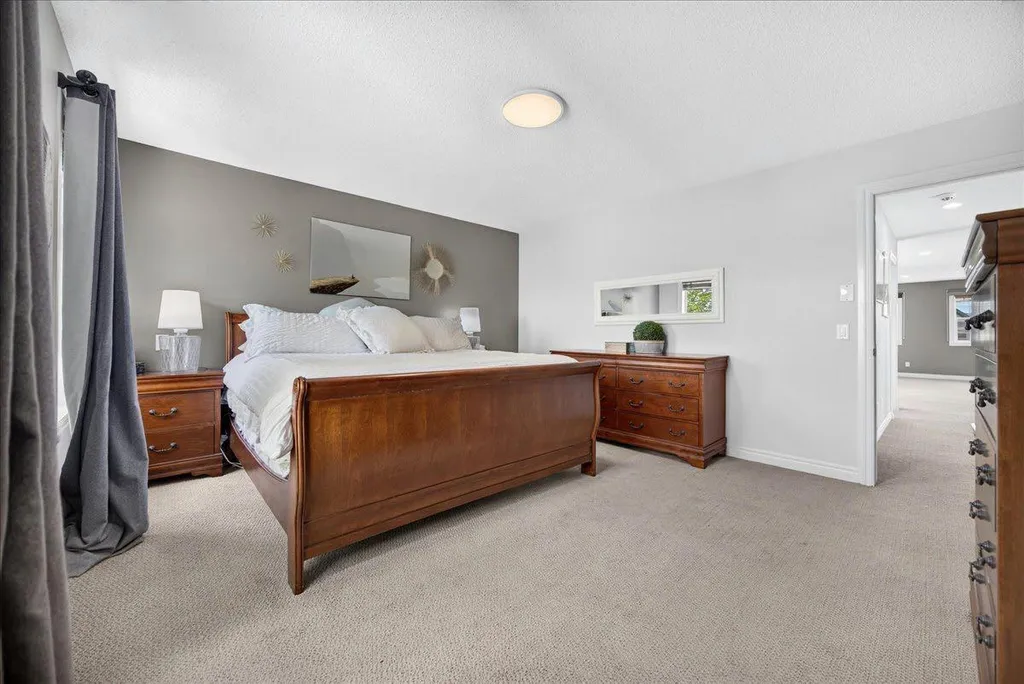 13 Covepark Bay NE Calgary AB T3K 6K8