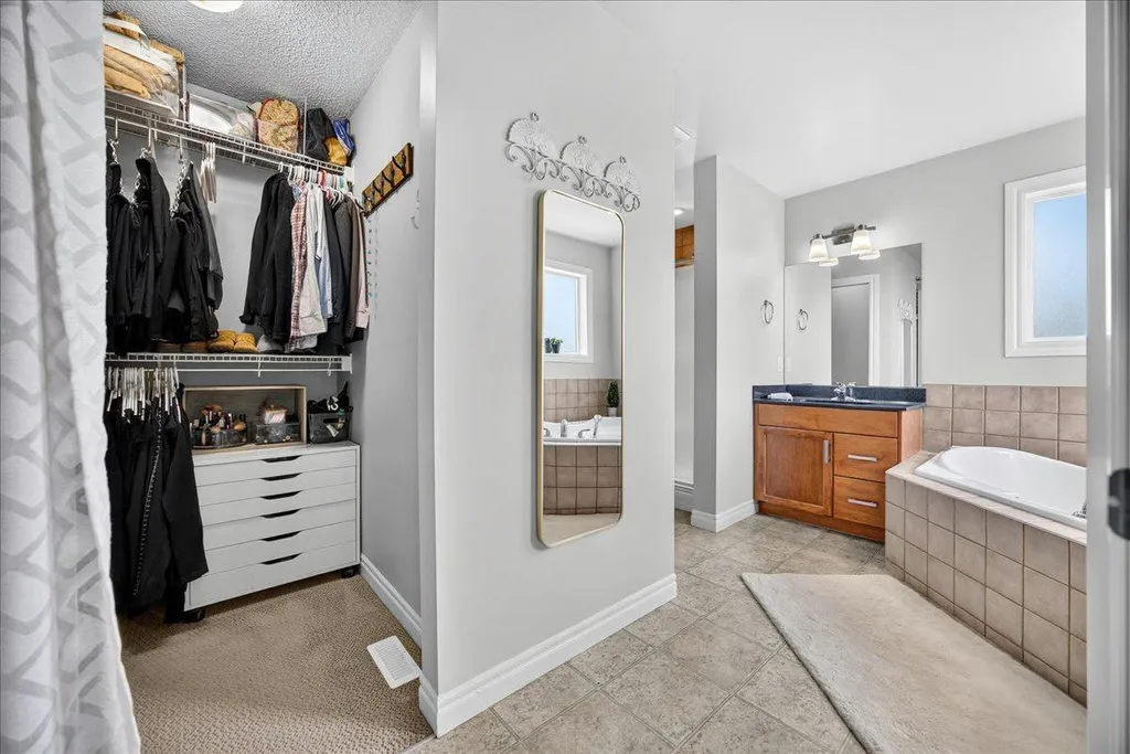 13 Covepark Bay NE Calgary AB T3K 6K8