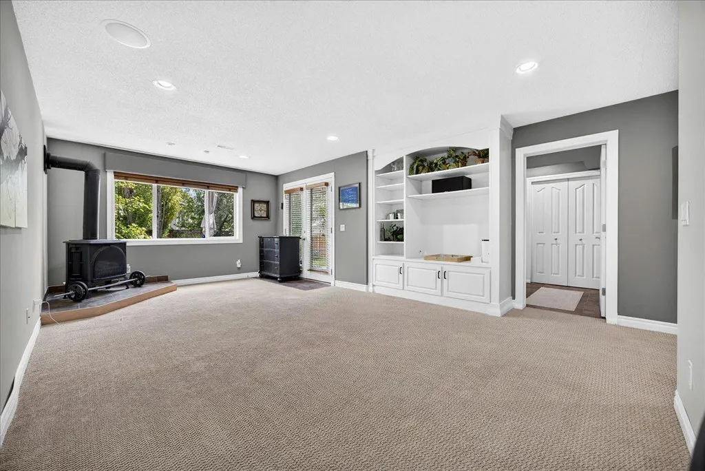 13 Covepark Bay NE Calgary AB T3K 6K8