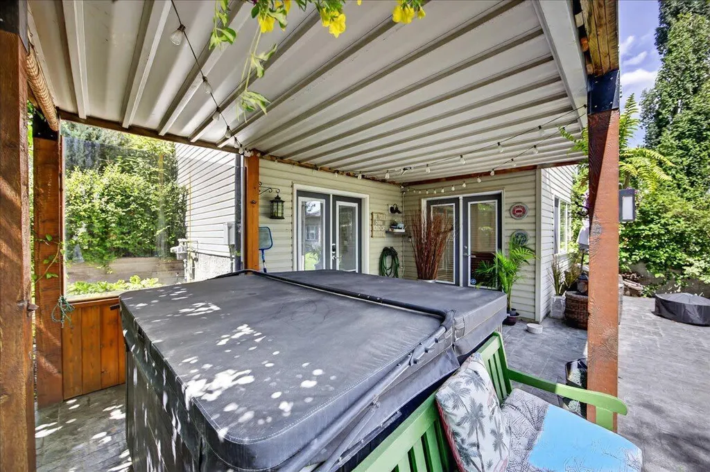 13 Covepark Bay NE Calgary AB T3K 6K8