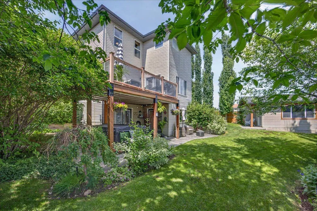 13 Covepark Bay NE Calgary AB T3K 6K8