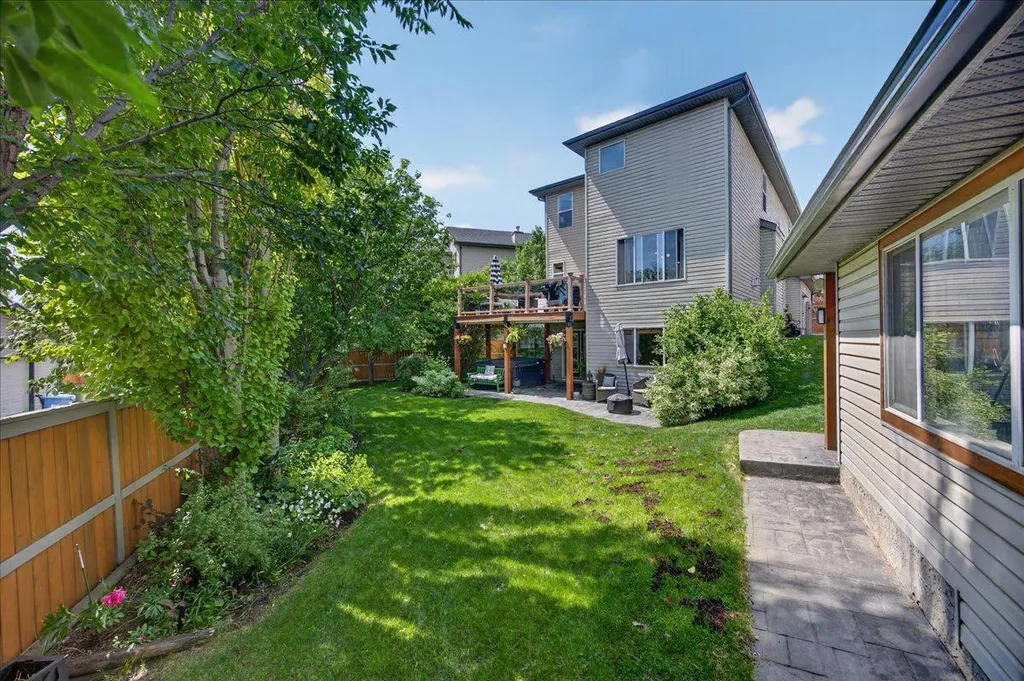 13 Covepark Bay NE Calgary AB T3K 6K8