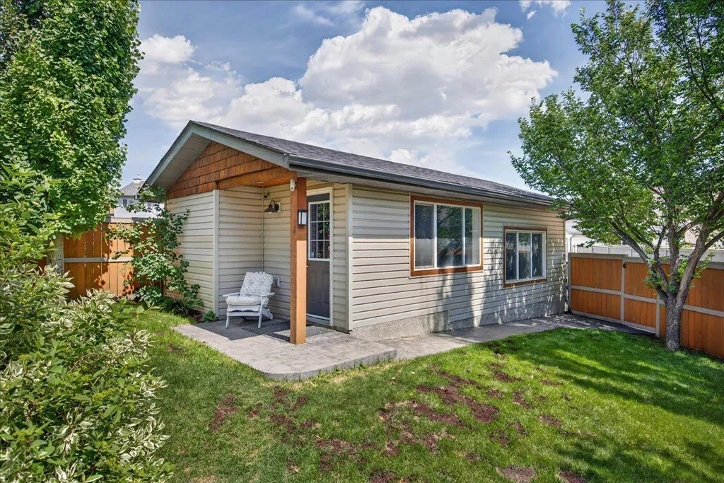 13 Covepark Bay NE Calgary AB T3K 6K8