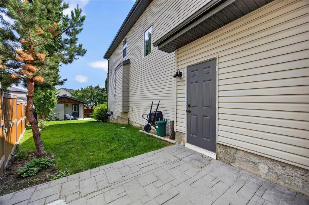 13 Covepark Bay NE Calgary AB T3K 6K8