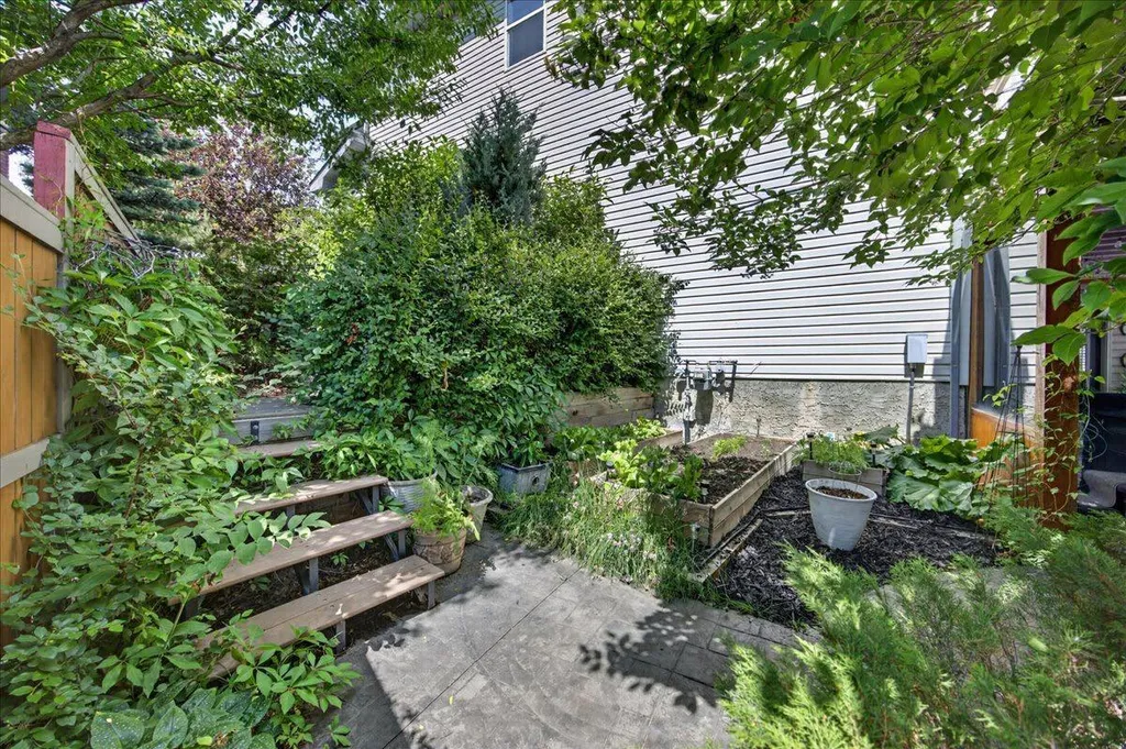 13 Covepark Bay NE Calgary AB T3K 6K8