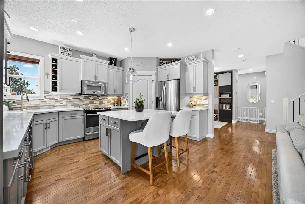 13 Covepark Bay NE Calgary AB T3K 6K8