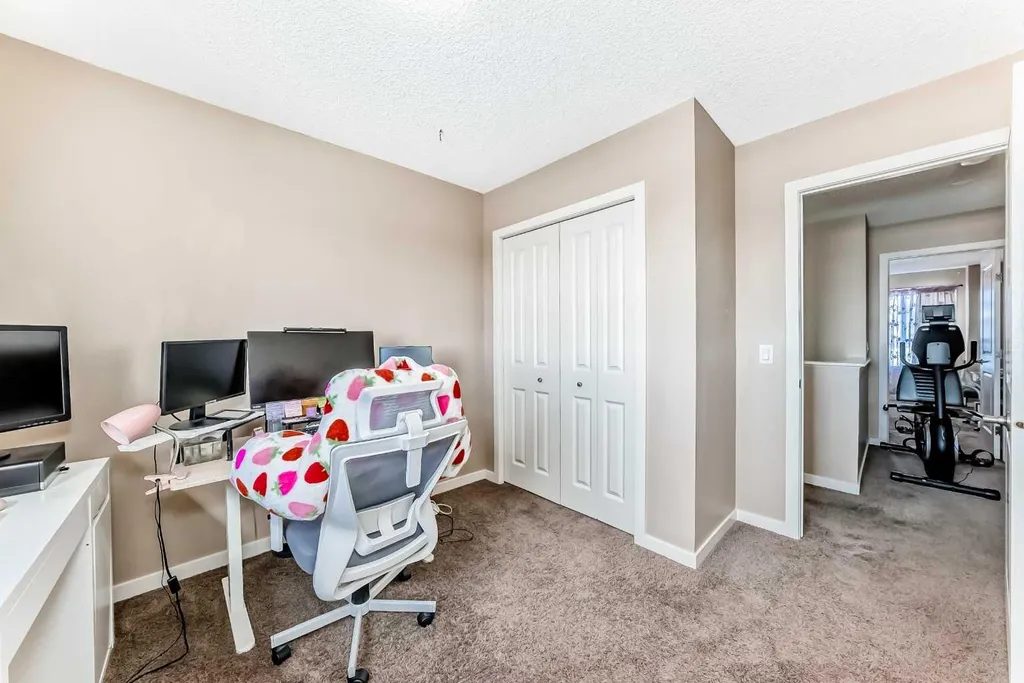 302 Auburn Crest Way SE Calgary AB T3M 1T2