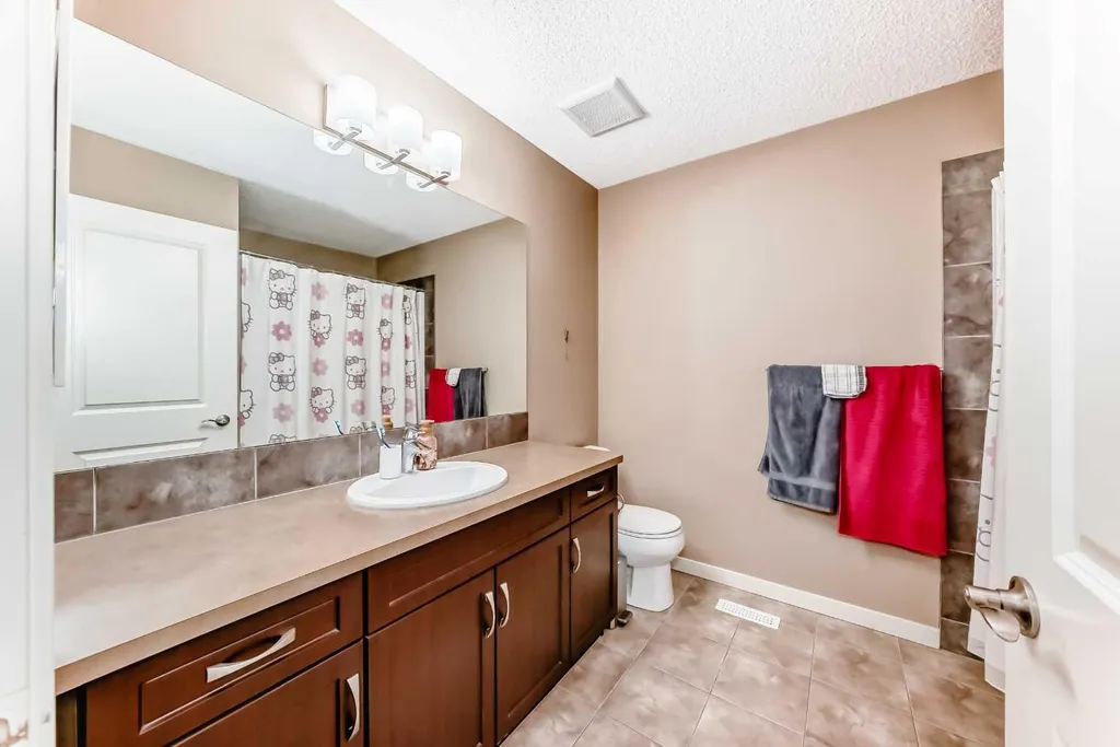 302 Auburn Crest Way SE Calgary AB T3M 1T2