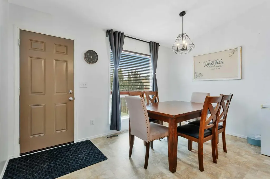 70 Garden Road Lacombe AB T4L2P1