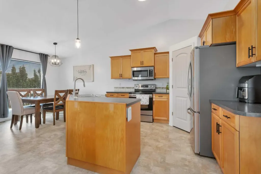 70 Garden Road Lacombe AB T4L2P1