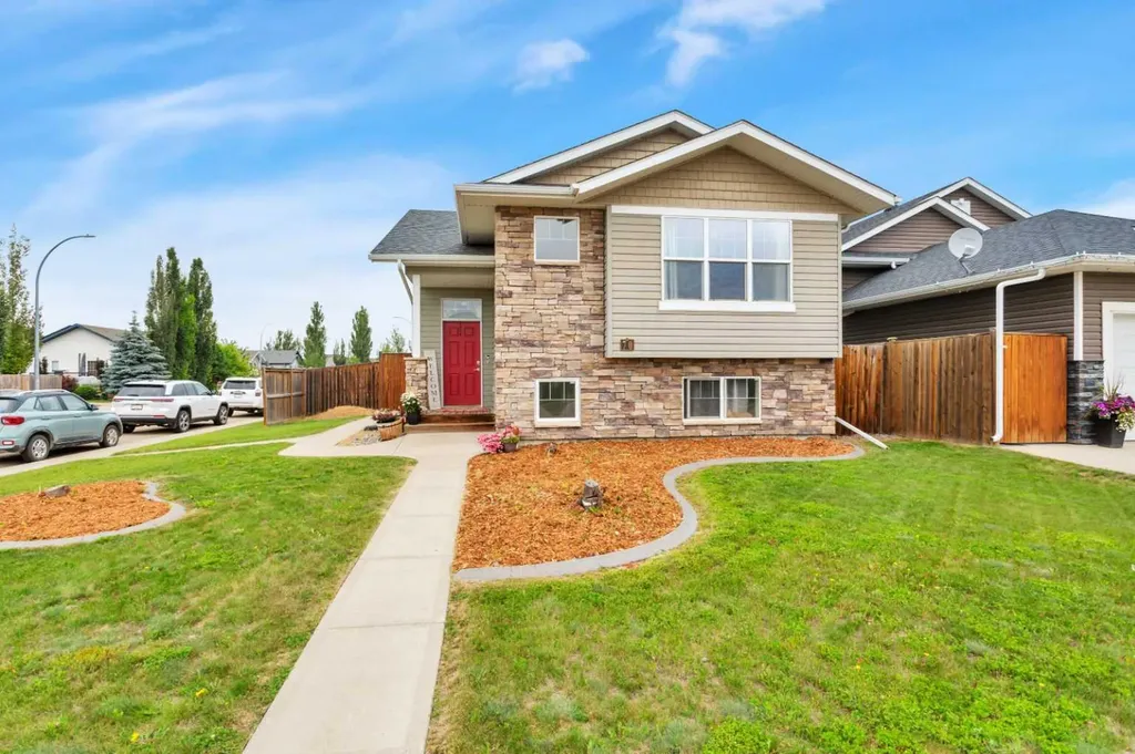70 Garden Road Lacombe AB T4L2P1
