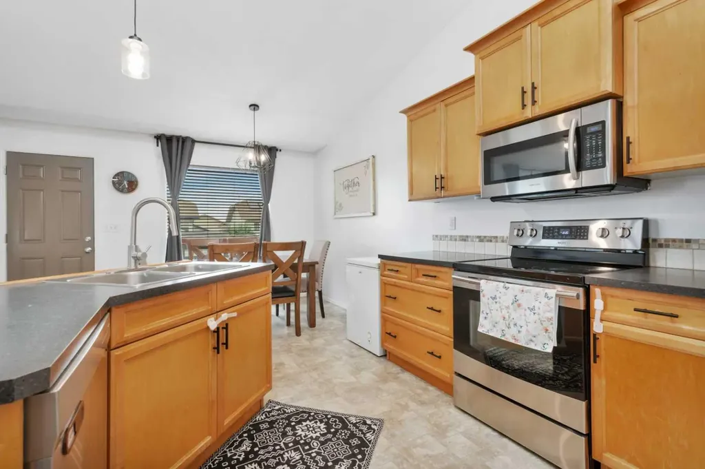 70 Garden Road Lacombe AB T4L2P1