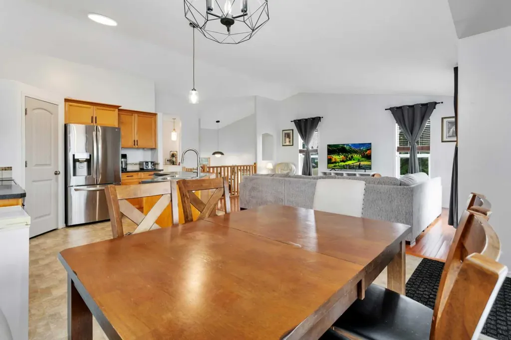 70 Garden Road Lacombe AB T4L2P1