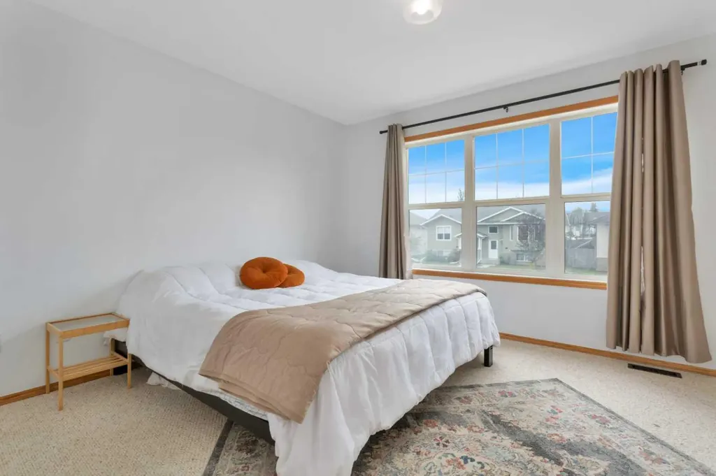 70 Garden Road Lacombe AB T4L2P1
