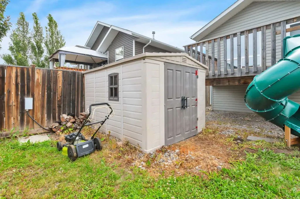 70 Garden Road Lacombe AB T4L2P1
